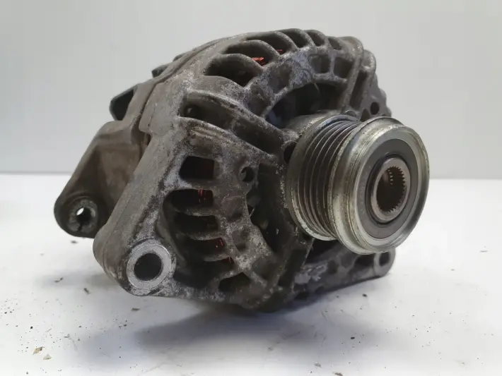 Opel Corsa D 1.4 16V ALTERNATOR bosch 0124425087 120A