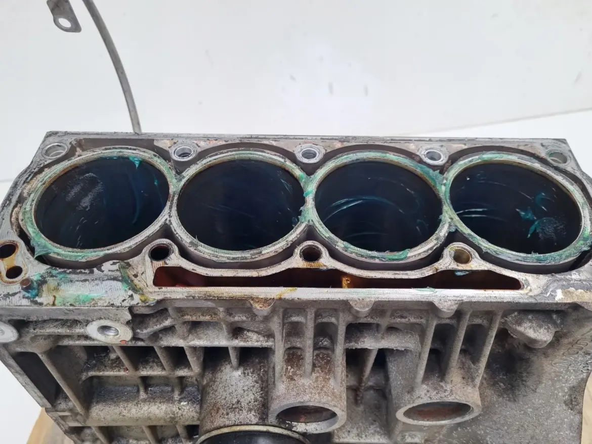 BLOK SILNIKA VW Polo IV Golf Seat Ibiza IV Altea Leon II 1.4 16V CGG CGGB