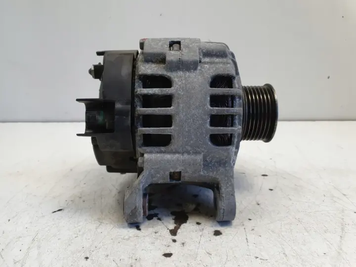 Renault Clio III 1.2 16V ALTERNATOR 8200654541C valeo