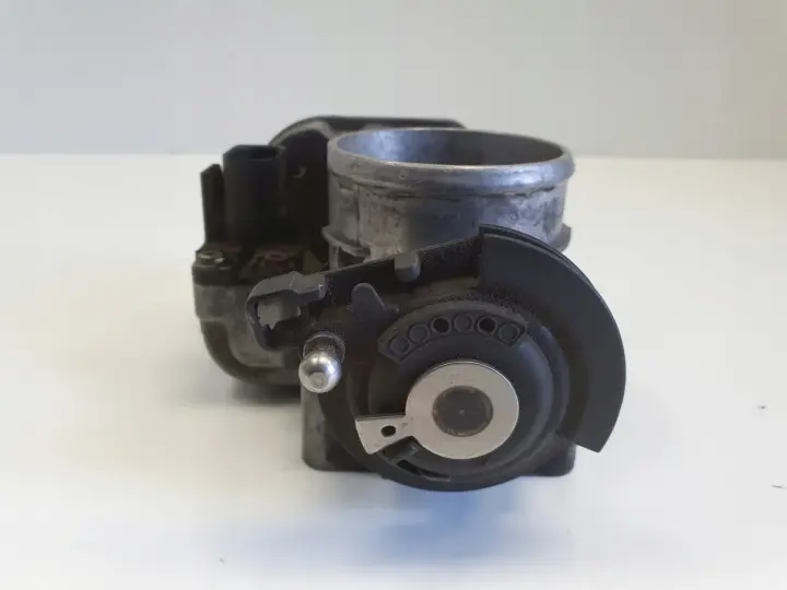Audi A4 B5 1.8 T turbo PRZEPUSTNICA 058133063M