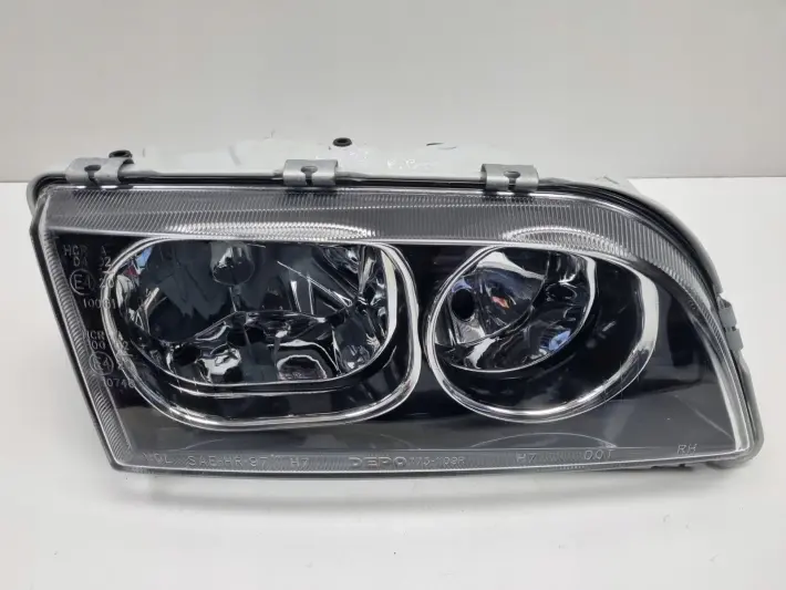 Volvo S40 II V40 LIFT PRZEDNIA LAMPA PRAWA PRAWY PRZÓD nowa europa CIEMNA
