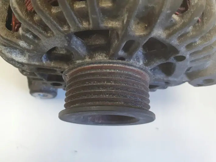 BMW E87 E90 E91 2.0 D ALTERNATOR valeo 7802471 AL03