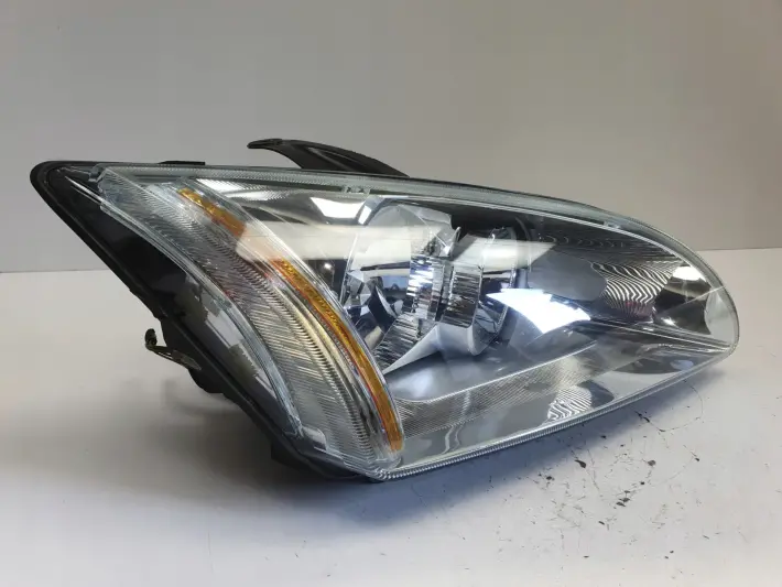 Ford Focus mk2 02-06 PRZEDNIA LAMPA PRAWA prawy przód anglik