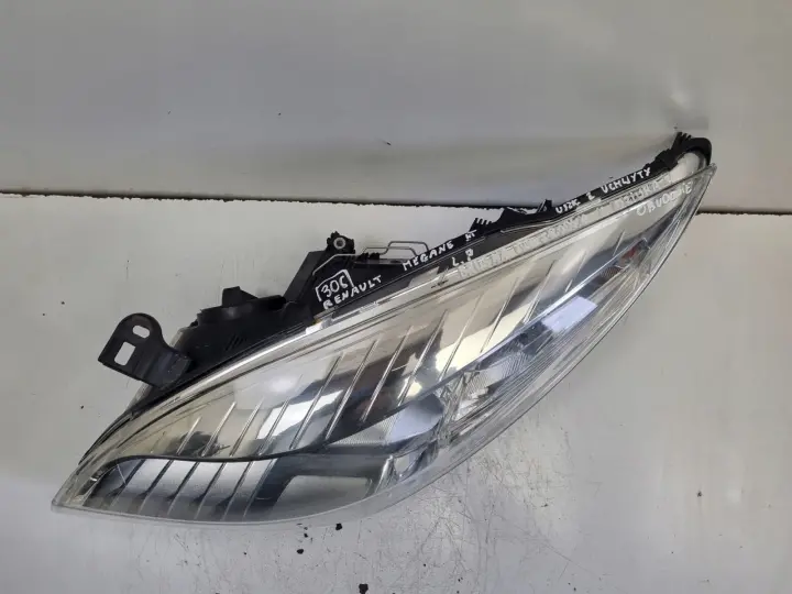 Renault Megane III 08-12r PRZEDNIA LAMPA LEWA lewy przód 260600017R