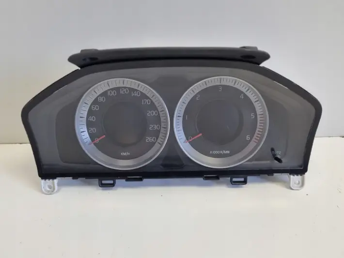 Volvo XC60 V60 S60 II 1.6 D2 diesel LICZNIK ZEGARY Europa 31327582AA
