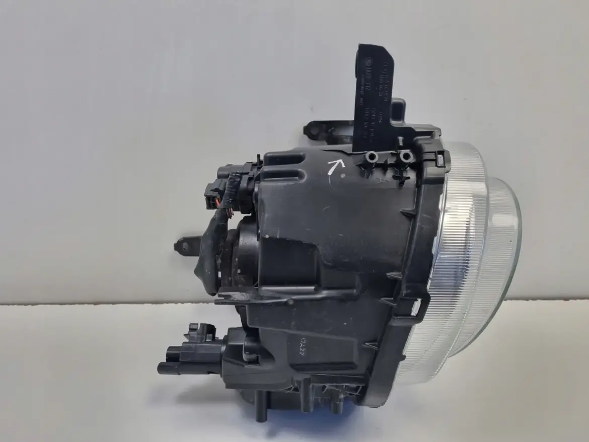 Nissan Juke I F15 11-14r PRZEDNIA LAMPA LEWA lewy przód anglik HCR-660