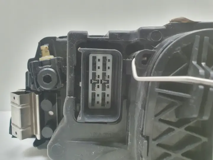 Volvo S40 II V50 LIFT PRZEDNIA LAMPA PRAWA prawy przód 0301237202 31265695