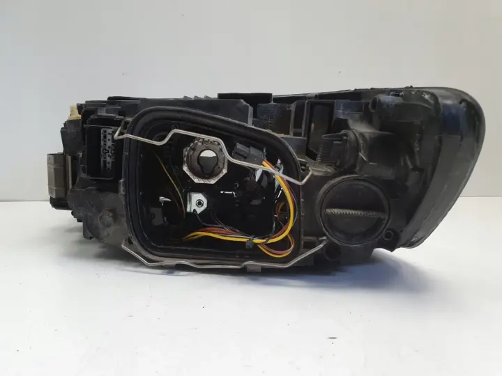 Volvo S40 II V50 LIFT PRZEDNIA LAMPA PRAWA prawy przód XENON 31265710