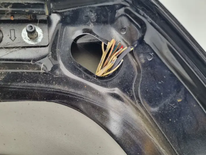 Nissan Pathfinder III R51 TYLNA TYLNIA KLAPA BAGAŻNIKA TYŁ czarna czarny