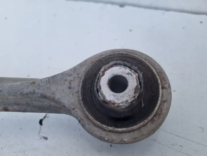 Audi A4 B5 Passat B5 PRZEDNI LEWY GÓRNY WAHACZ przód