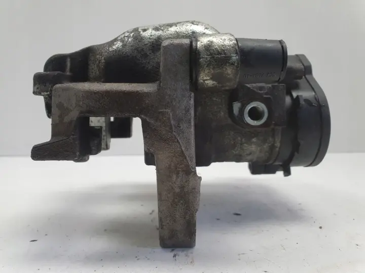 Volvo V60 XC60 II TYLNY ZACISK HAMULCOWY prawy tył P32301468