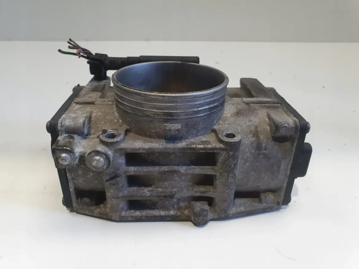 Volvo S80 S60 V70 II 2.4 B PRZEPUSTNICA 8644344