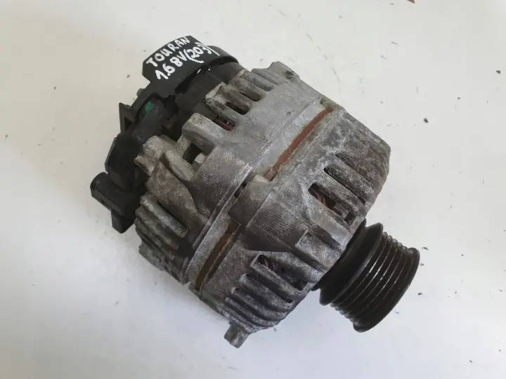VW Touran 1.6 8V ALTERNATOR bosch 06A903026B 70A