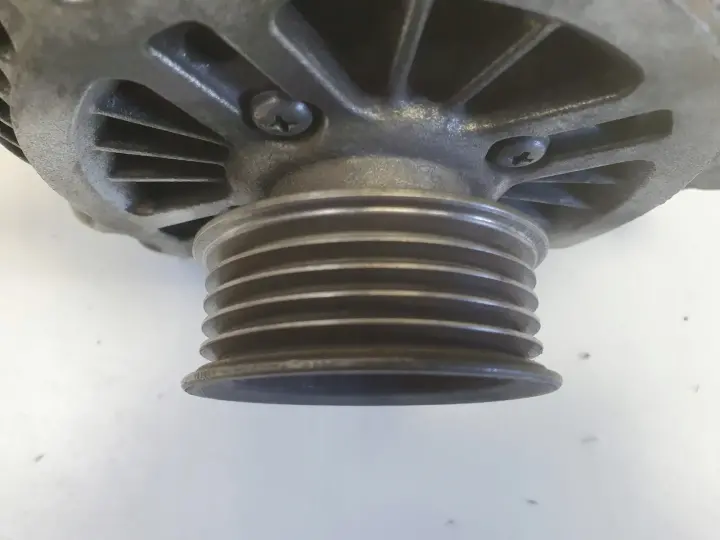 Subaru Legacy IV 2.0 B ALTERNATOR 23700AA521