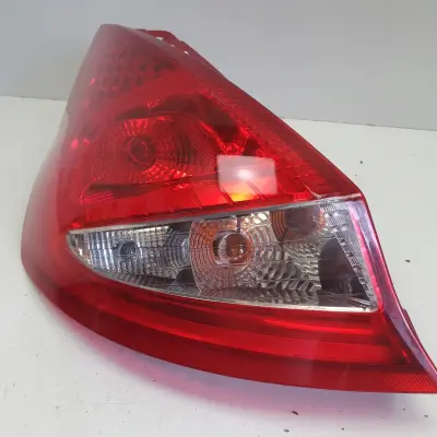 Ford Fiesta VII MK7 08-12r TYLNIA LAMPA LEWA LEWY TYŁ kierowcy 8A61-13405-A
