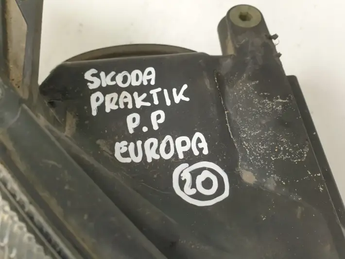 Skoda Praktik PRZEDNIA LAMPA PRAWA prawy przód EUR