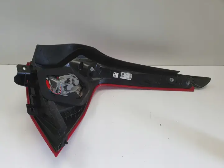 Volvo V60 13-18r LIFT TYLNIA LAMPA LEWA LEWY TYŁ 31395928