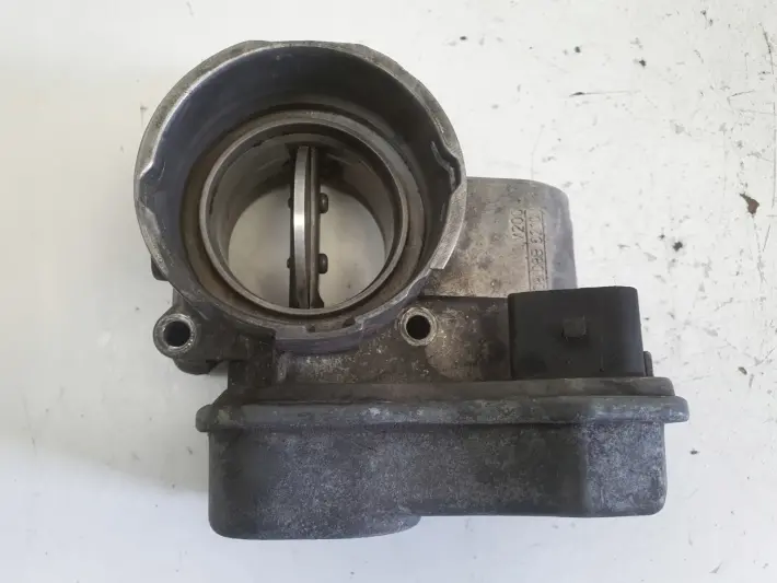 VW Passat B6 2.0 TDI PRZEPUSTNICA 03G128063B