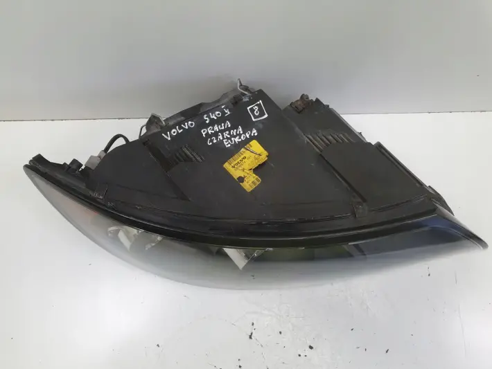 Volvo V50 S40 II PRZEDNIA LAMPA PRAWA prawy przód EUROPA ŁADNA 30698874