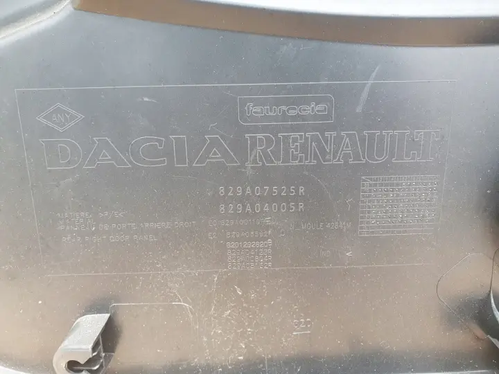 Dacia Duster lift TYLNY BOCZEK DRZWI PRAWY TYŁ
