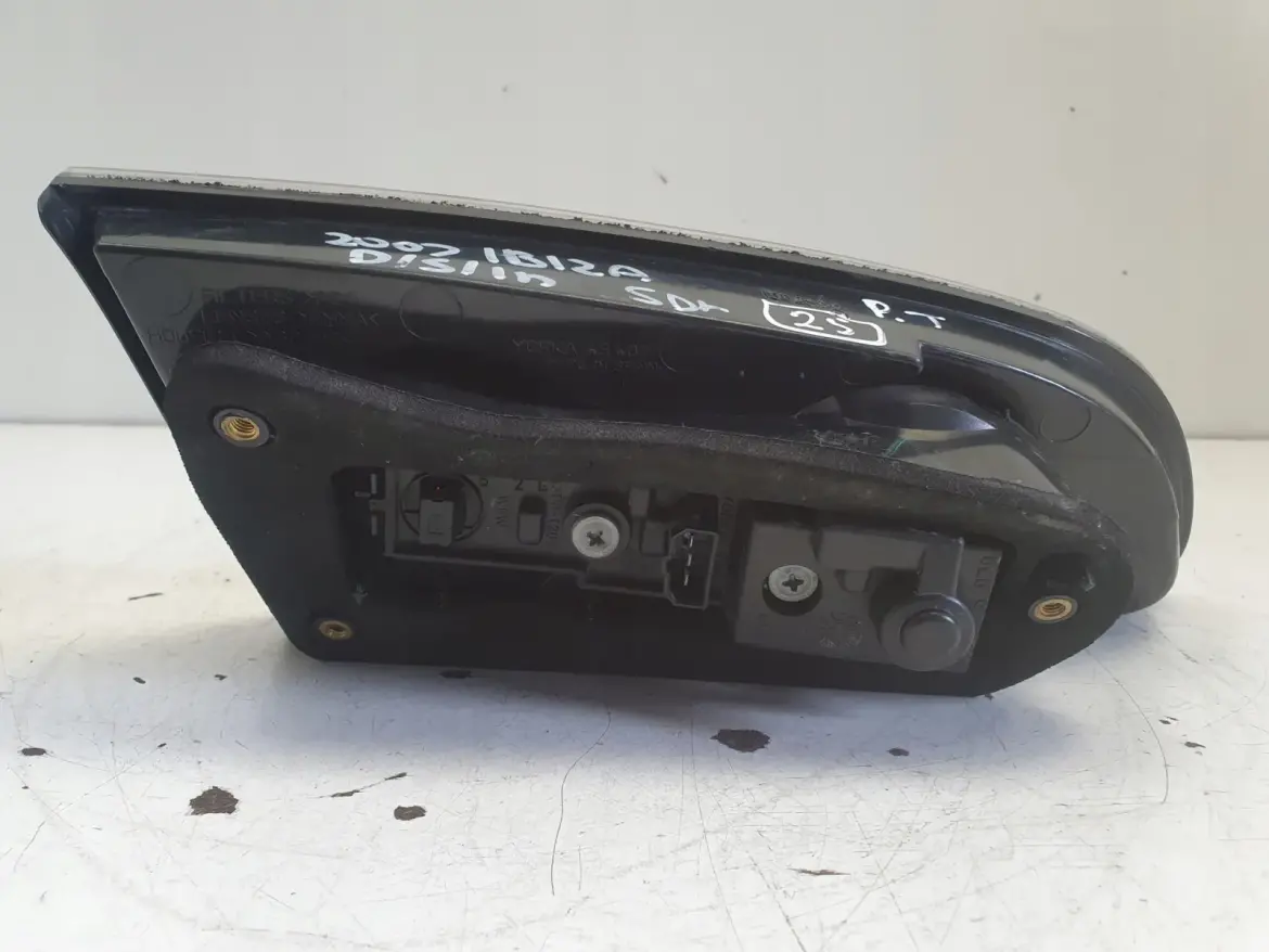 Seat Ibiza III LIFT 05-09r TYLNIA TYLNA LAMPA PRAWA prawy tył w klape