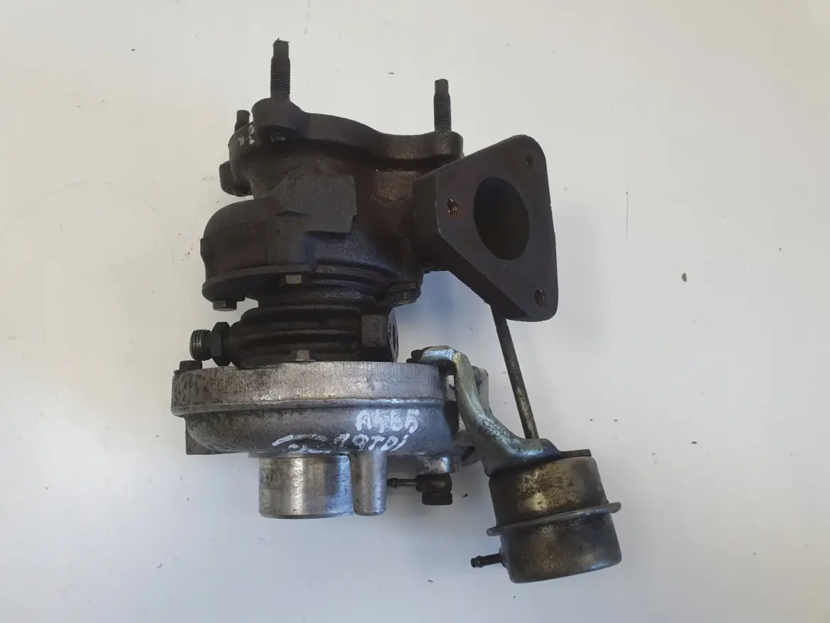 Audi A4 B5 1.9 TDI TURBOSPRĘŻARKA turbo 028145702