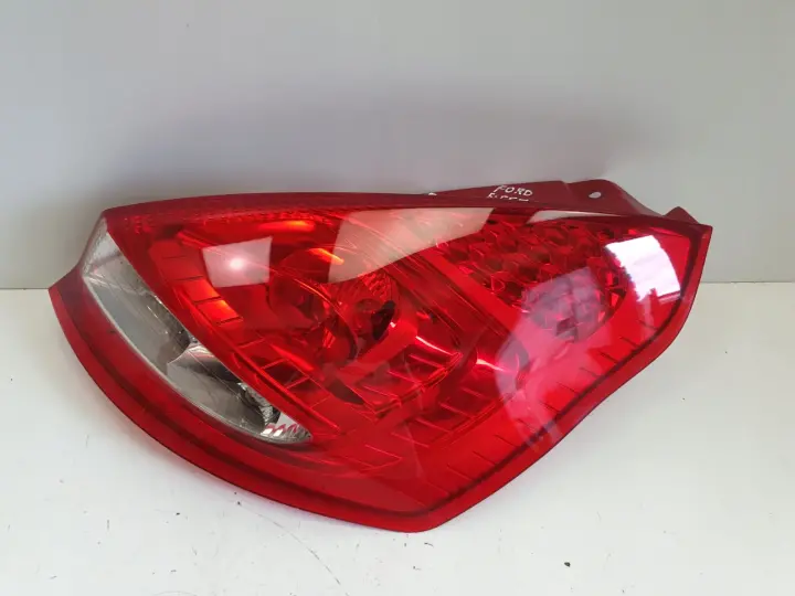 Ford Fiesta VII MK7 08-12r TYLNIA LAMPA PRAWA LEWY TYŁ 8A61-13404-A