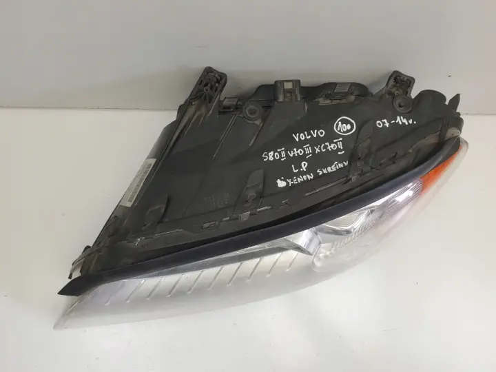 Volvo V70 III PRZEDNIA LAMPA LEWA XENON SKRĘTNY