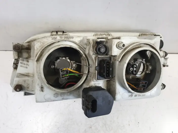 Volvo S40 V40 LIFT PRZEDNIA LAMPA PRAWA europa