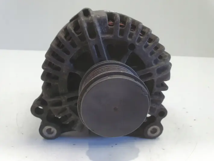 VW Caddy III 2.0 SDI ALTERNATOR valeo 06F903023C 140A