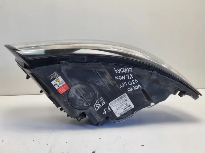 Volvo S40 II V50 LIFT XENON PRZEDNIA LAMPA PRAWA prawy przód 31265699