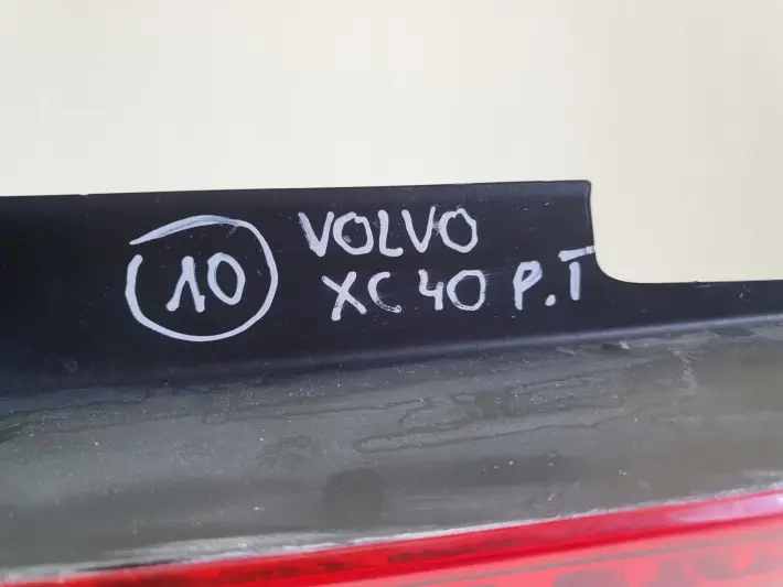 Volvo XC40 17-22r TYLNIA TYLNA LAMPA PRAWA prawy tył ŁADNA 31446791