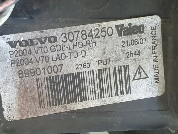 Volvo S60 I V70 II XENON LIFT PRZEDNIA LAMPA PRAWA prawy przód KPL 30784250