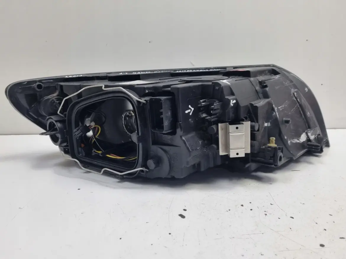 Volvo S40 II V50 LIFT XENON PRZEDNIA LAMPA LEWA lewy przód 31265698