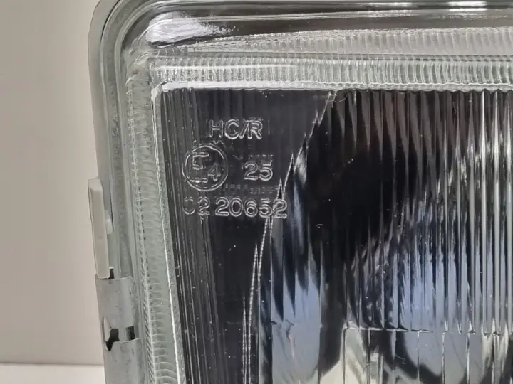 Saab 9000 84-91r PRZEDNIA LAMPA PRAWA PRAWY PRZÓD nowa europa