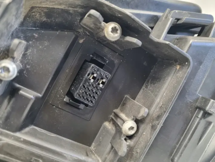 Volvo S80 II V70 III XC70 II PRZEDNIA LAMPA PRAWA PRAWY PRZÓD 31214169