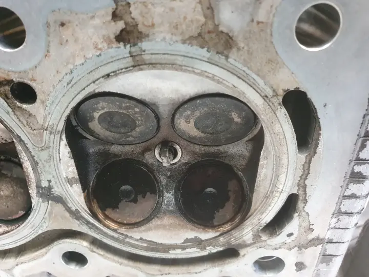 Peugeot 2008 1.2 VTi GŁOWICA CYLINDRÓW 9688669980