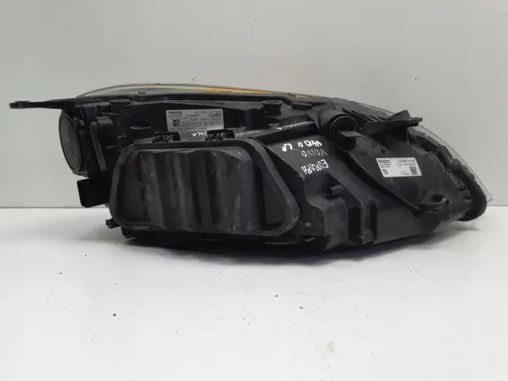 Volvo V40 II 12-16r PRZEDNIA LAMPA LEWA lewy przód EUROPA 31420003