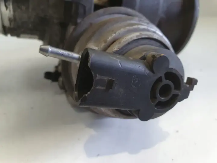 Volvo XC60 S60 V60 II 2.0 D3 TURBOSPRĘŻARKA turbo 31493379