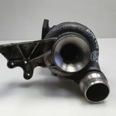 BMW E90 E91 2.0 D TURBOSPRĘŻARKA turbo 724779