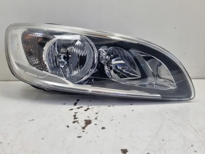 Volvo XC60 13-17r LIFT PRZEDNIA LAMPA PRAWA PRAWY PRZÓD LED europa