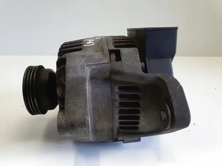 Renault Clio II 1.6 16V ALTERNATOR 7700870279 valeo