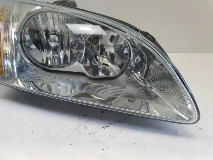 Ford Focus mk2 02-06 PRZEDNIA LAMPA PRAWA prawy przód anglik