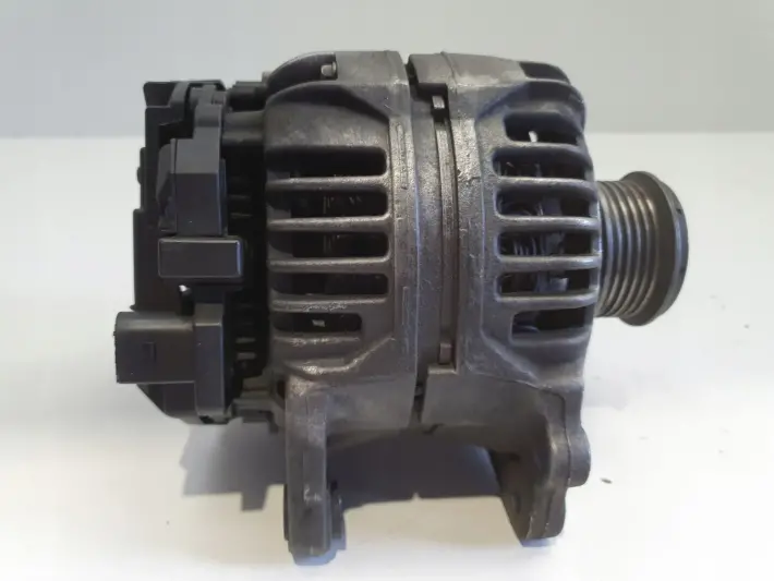 Audi TT 1.8 T ALTERNATOR bosch 028903028E 120A