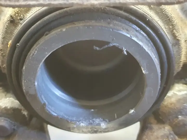 Audi A6 C7 PRZEDNI ZACISK HAMULCOWY prawy przód PASAŻERA 32348422-A