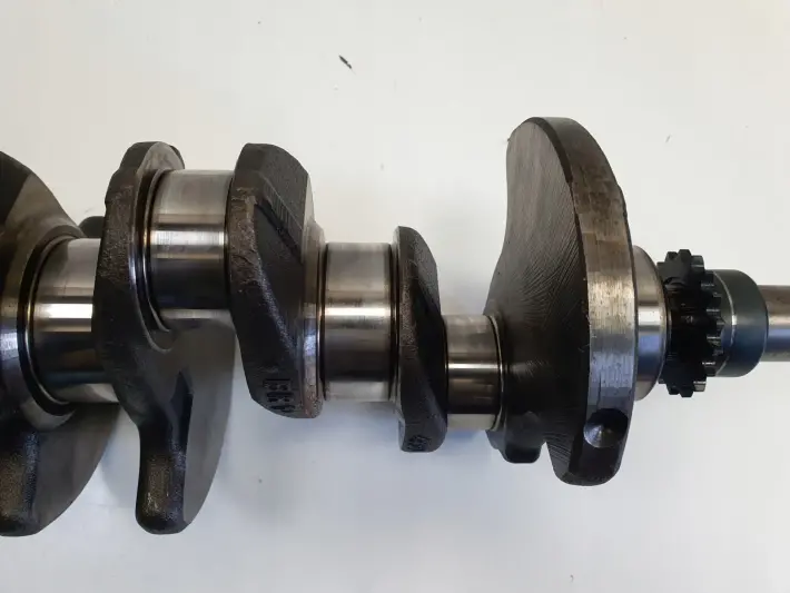 Volvo S40 II V50 2.0 D WAŁ KORBOWY 30725118 D4204T