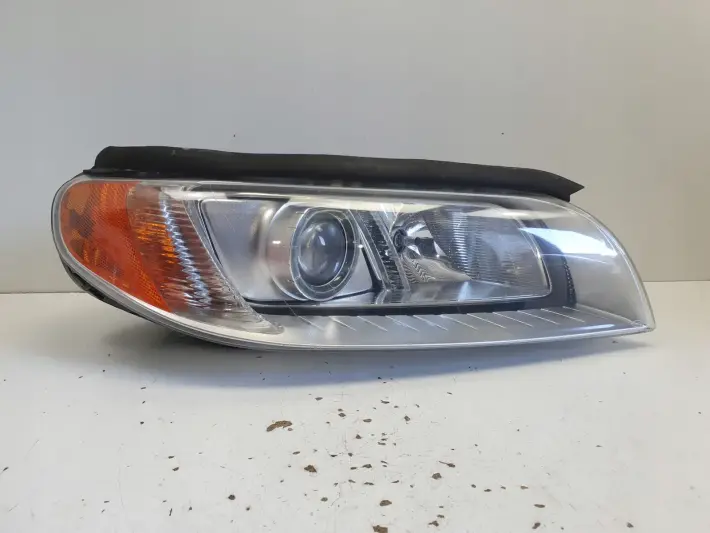 Volvo V70 III XC70 S80 II XENON PRZEDNIA LAMPA PRAWA prawy przód 31214348