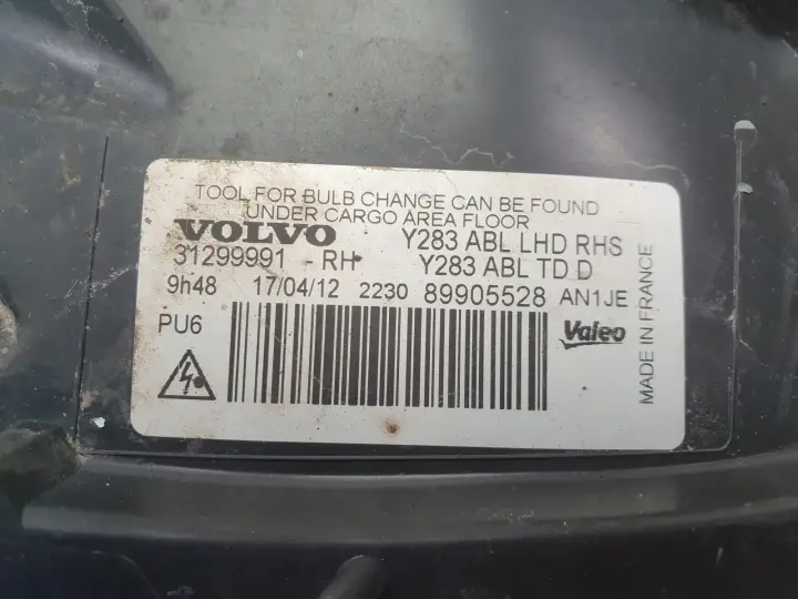 Volvo V60 S60 II PRZEDNIA LAMPA KOMPLETNA PRAWA prawy przód XENON 31299991