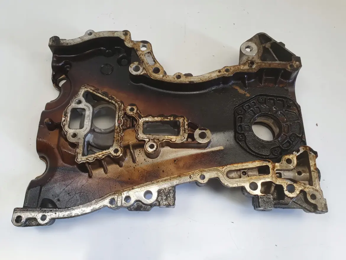 Opel Corsa D 1.2 1.4 16V OBUDOWA ROZRZĄDU osłona POMPA OLEJU 55556309
