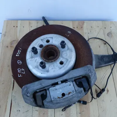 BMW F10 535 3.0 i PRZEDNIA ZWROTNICA piasta LEWA